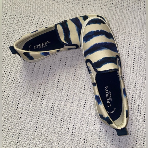 NWOT SPERRY Women's Sneaker, Navy  Size 7. (#bundle&save) - Picture 8 of 10